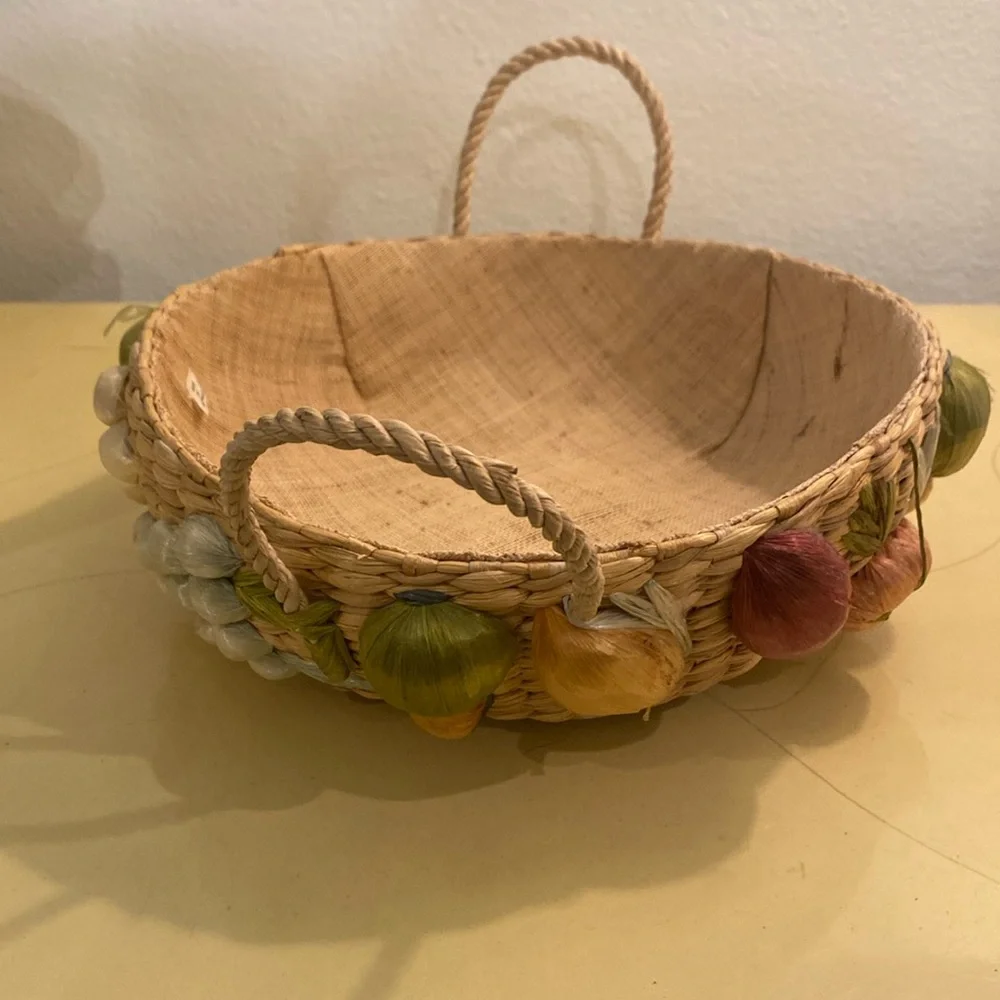Vintage Woven Raffia Straw Round Casserole‎ Basket.  Handles.  Colorful Veggies